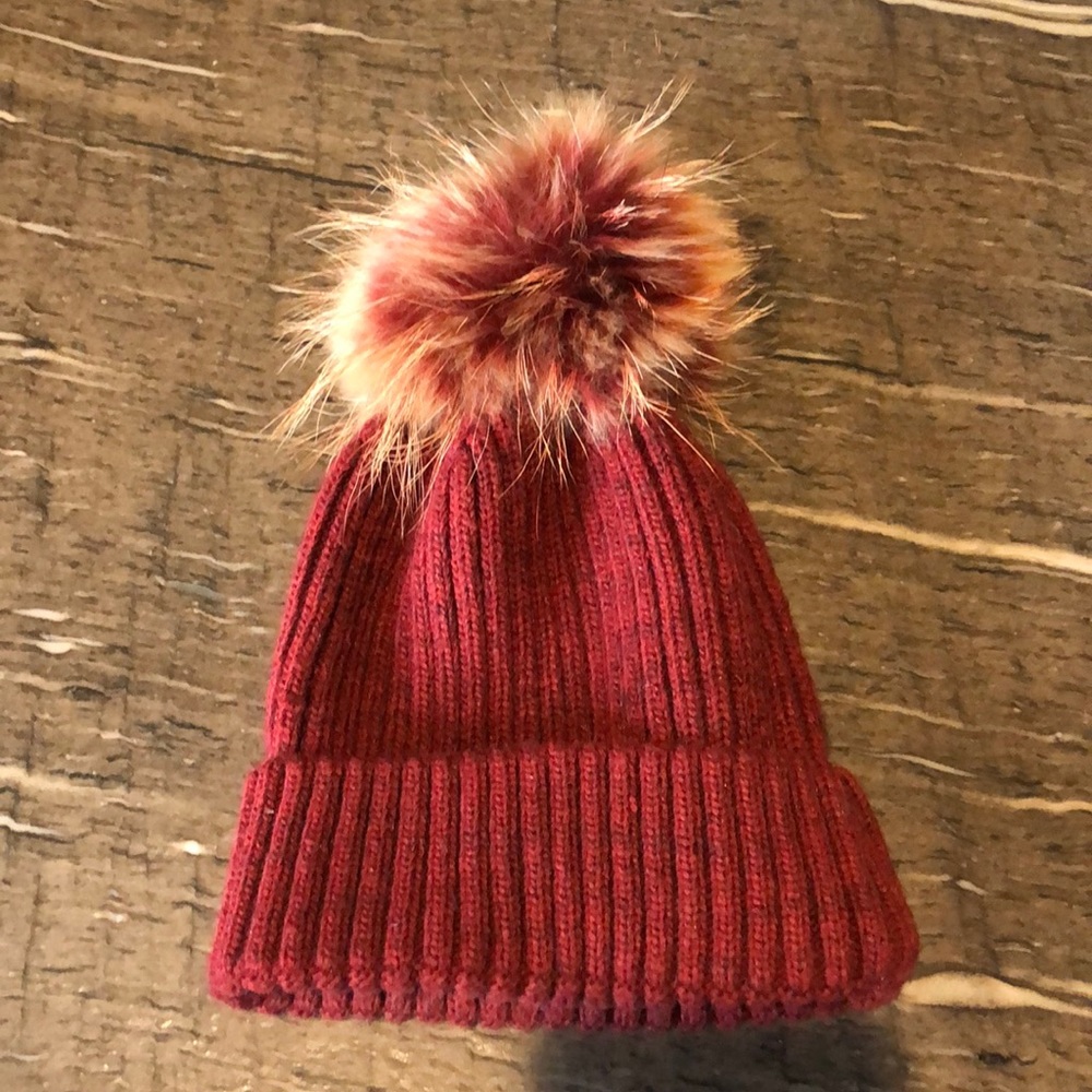 Beanie with raccoon fur